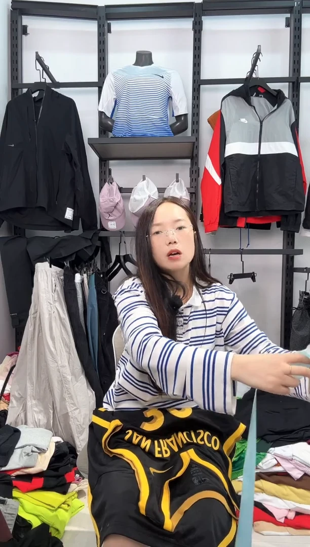 2779编码  耐克卫衣服饰过款为准 尺码