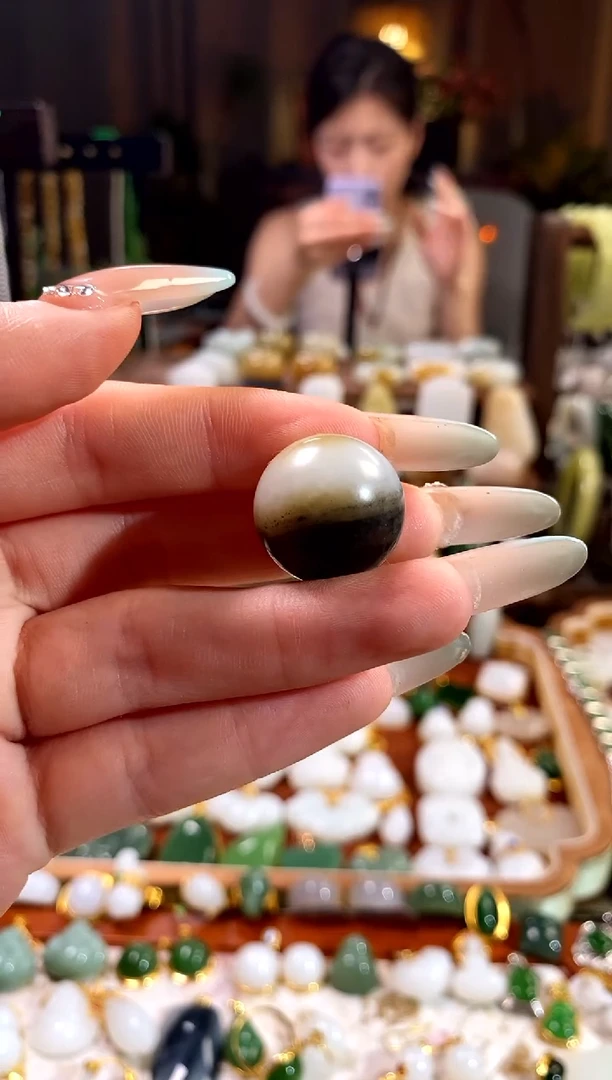 和田玉未镶嵌吊坠(不含链).