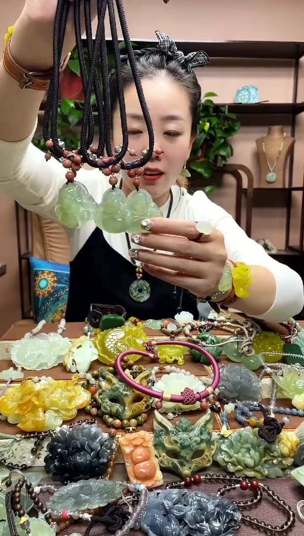 未镶嵌岫玉吊坠多样性发货发其中之一