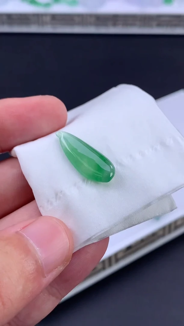 未镶嵌定制翡翠你****?翡翠