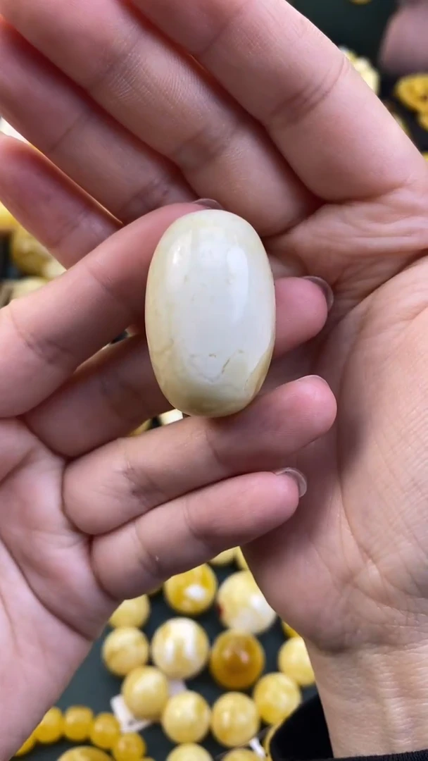 【闪购商品】琥珀裸石未镶嵌月.36