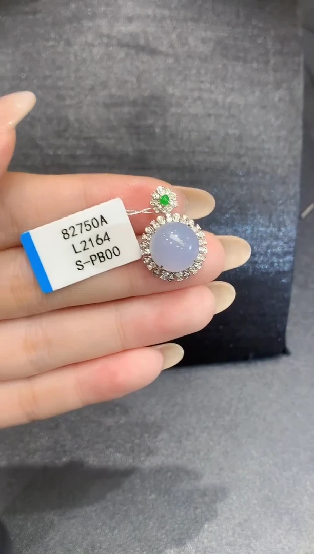 吊坠(不含链)18K金镶嵌翡翠多样性发其一