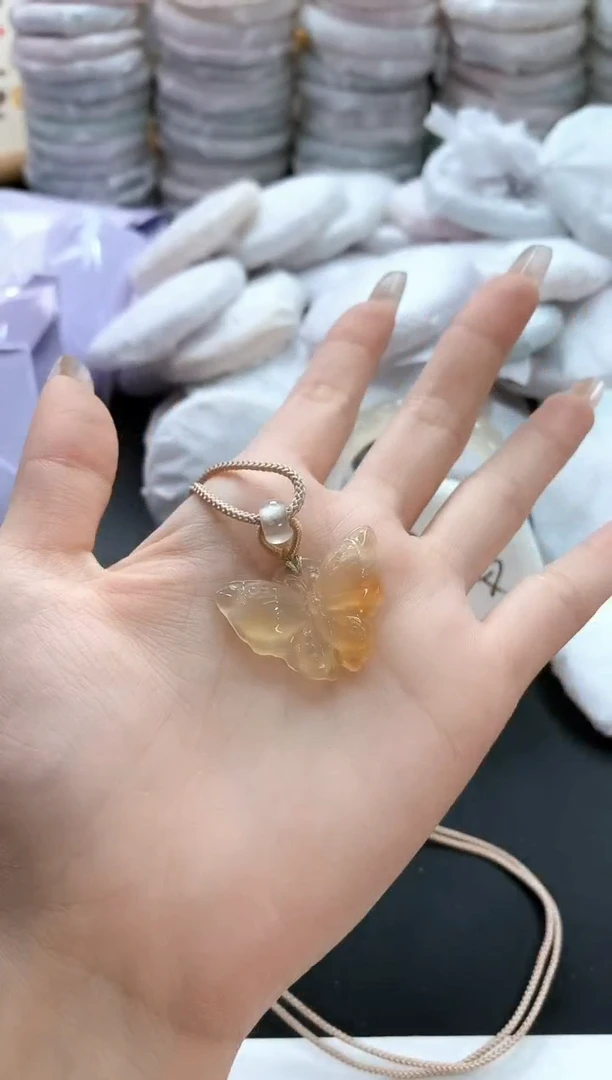 玛瑙/玉髓手镯未镶嵌张*玉龙纹蝴蝶吊坠