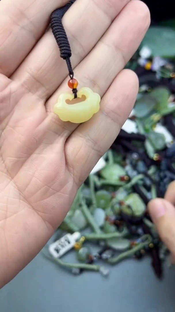 和田玉未镶嵌颈饰多样性发货  拍一发一