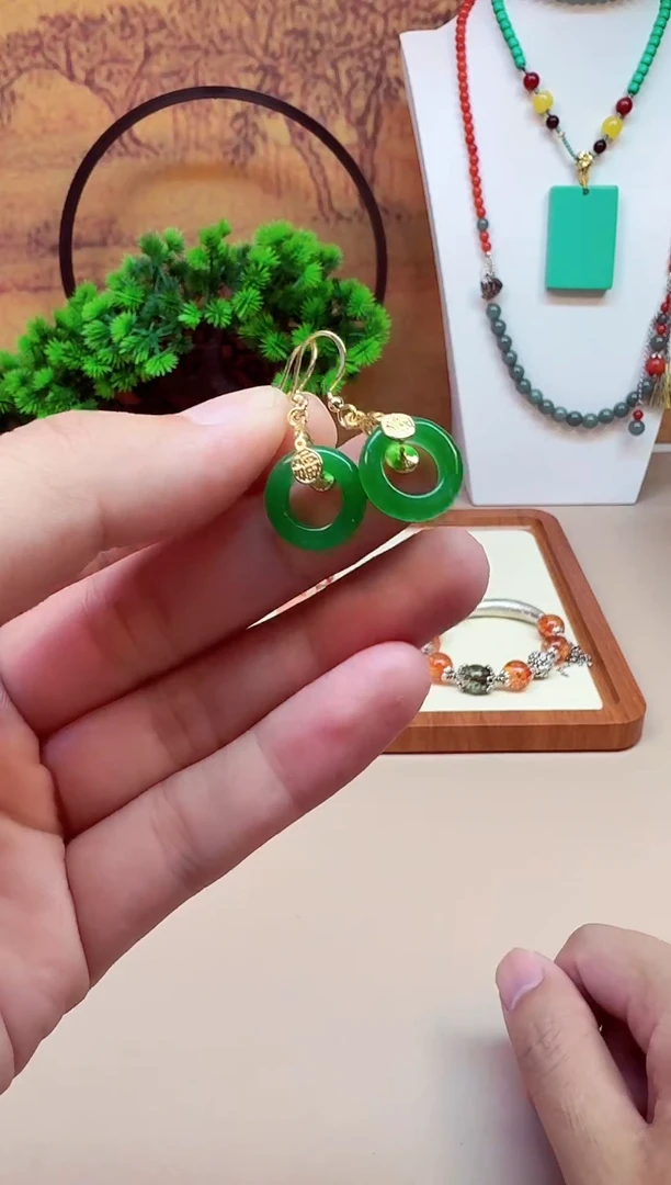 翡翠14K金镶嵌耳饰E24