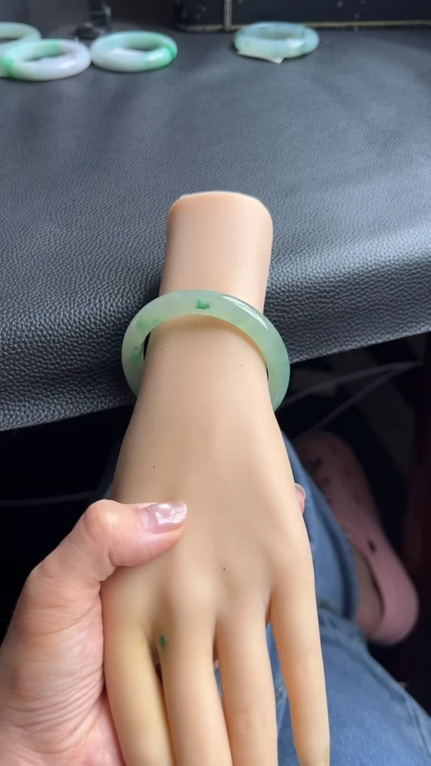 翡翠手镯未镶嵌607批4138号圈口51.8