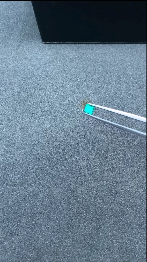 裸石未镶嵌祖母绿克拉