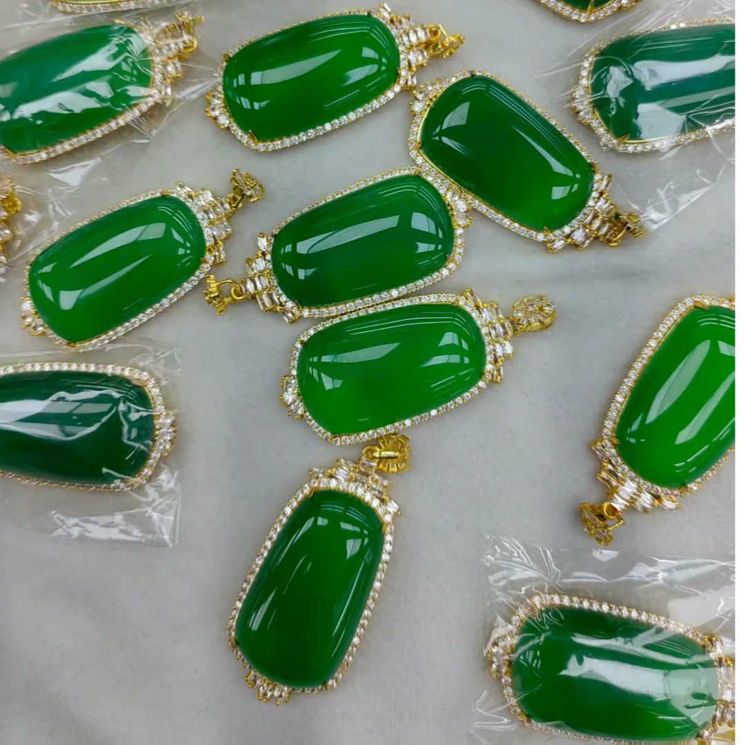 福禧阁绿玉髓无事牌吊坠时尚百搭吊坠（多样性发一件）