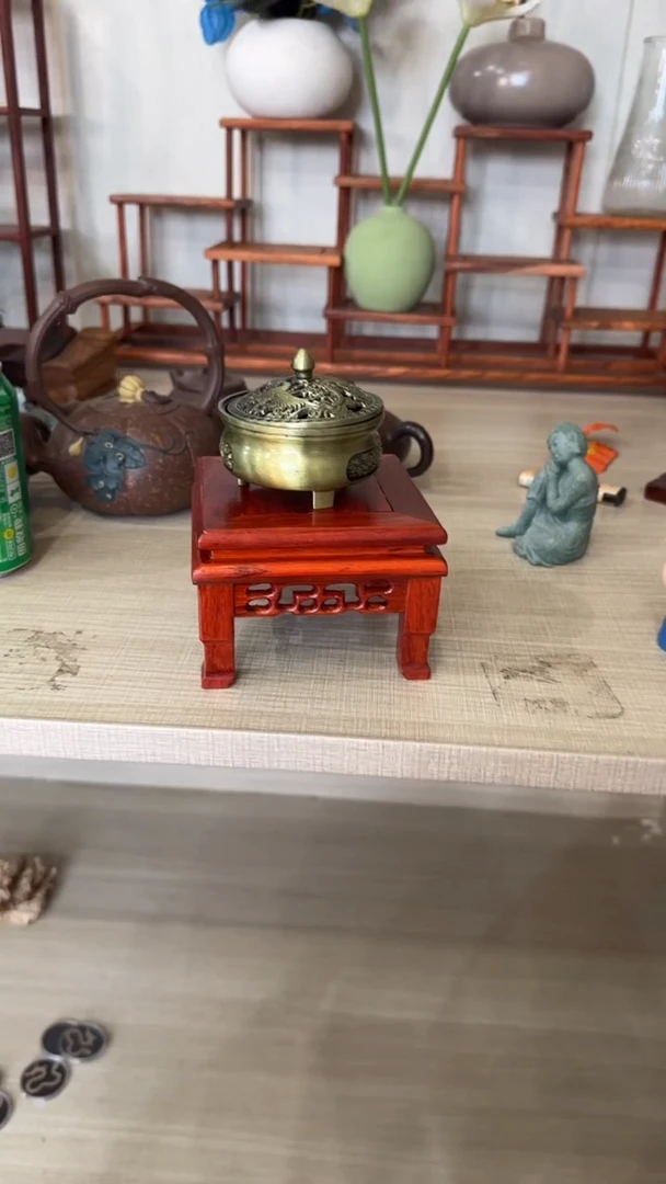 木 光头红木工艺品-红色酸枝八仙桌