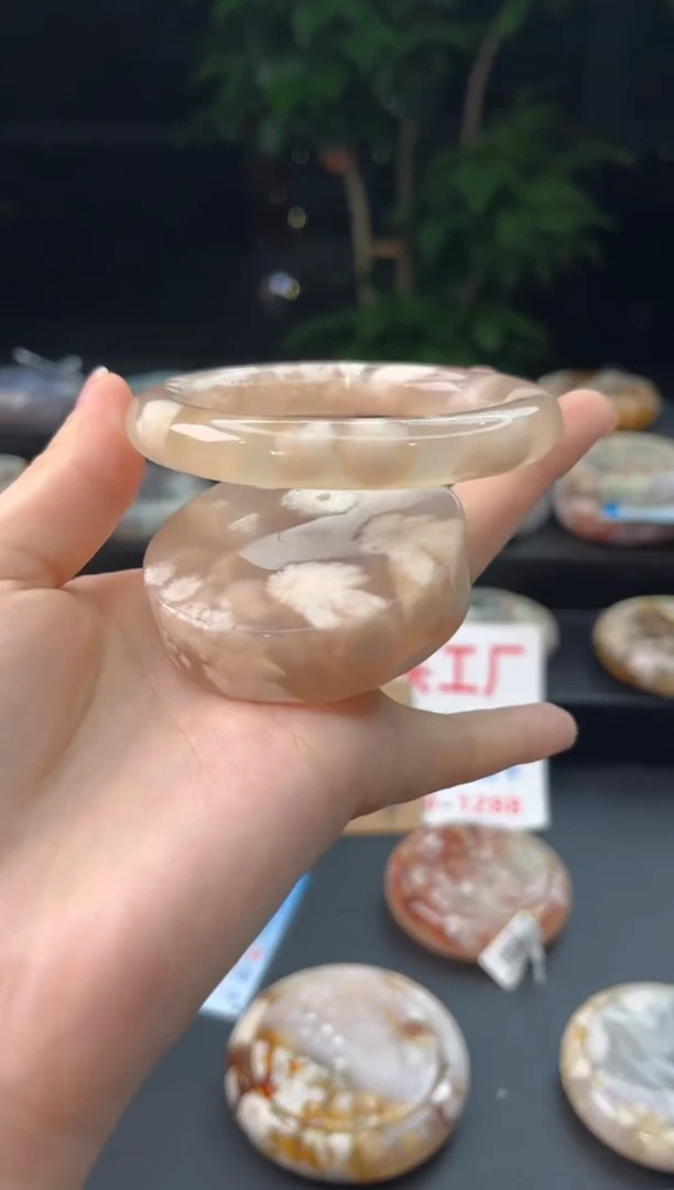 【闪购商品】石英质玉手镯未镶嵌赠送镯心（圈口54