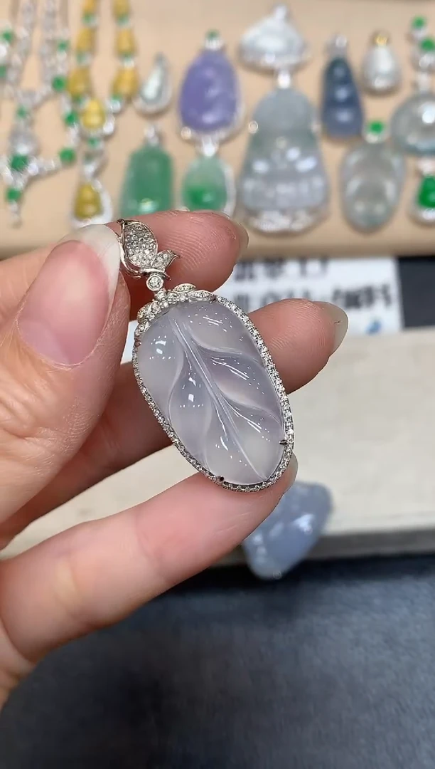 吊坠(不含链)18K金镶嵌翡翠树叶【无服务费