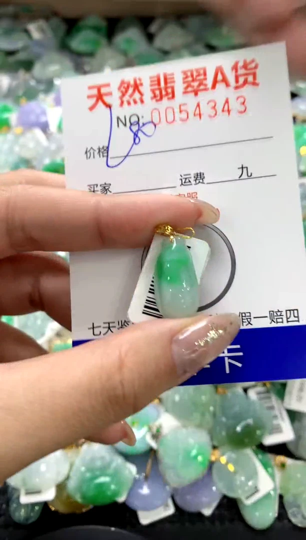 颈饰18K金镶嵌翡翠1111111111111111