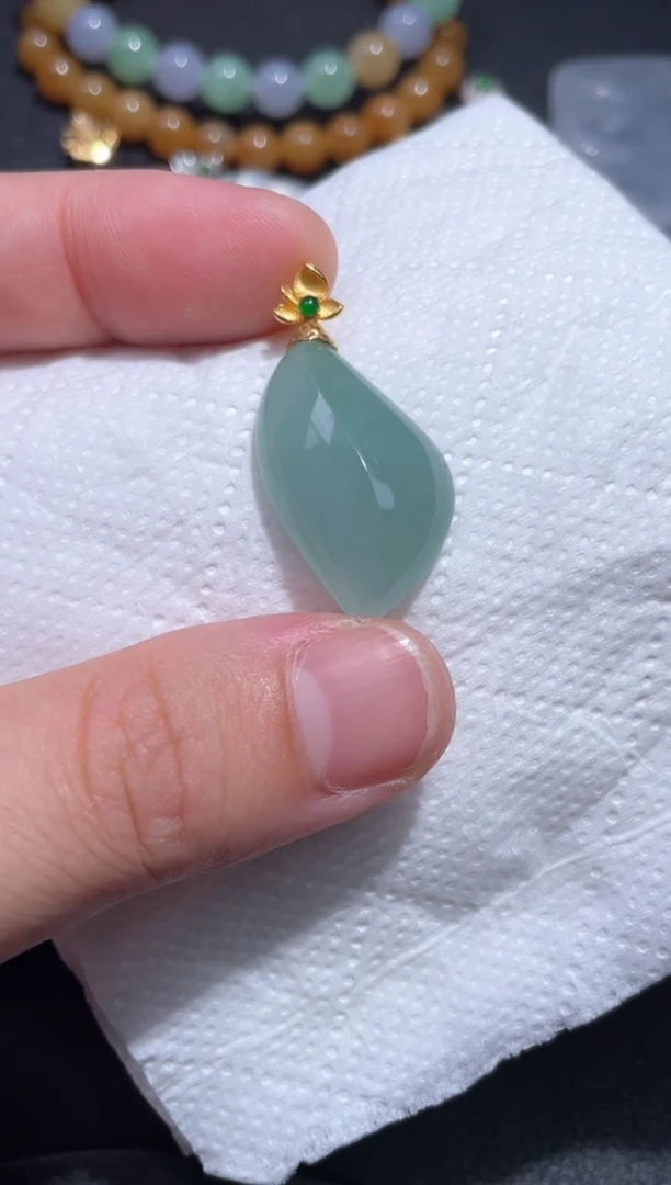 颈饰18K金镶嵌翡翠17