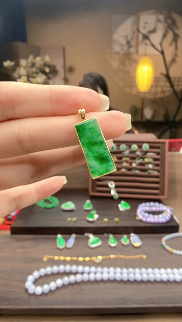 吊坠(不含链)18K金镶嵌翡翠无事牌