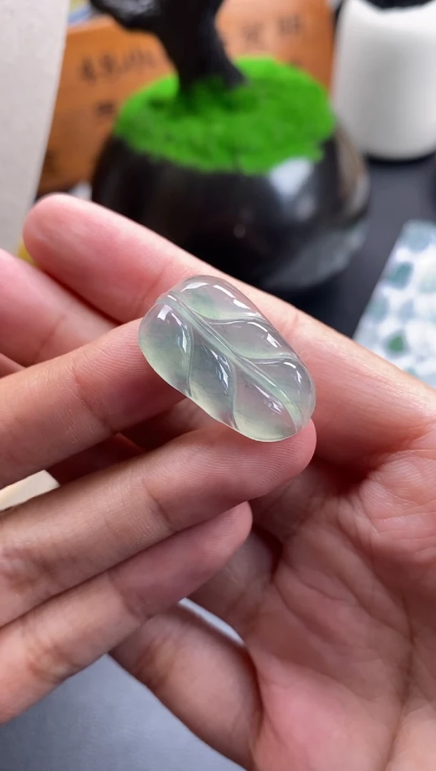颈饰未镶嵌翡翠翡翠冰种叶子