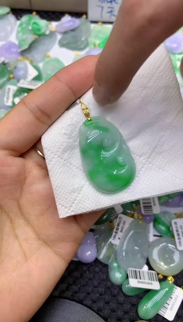 颈饰18K金镶嵌翡翠天然缅甸A货翡翠