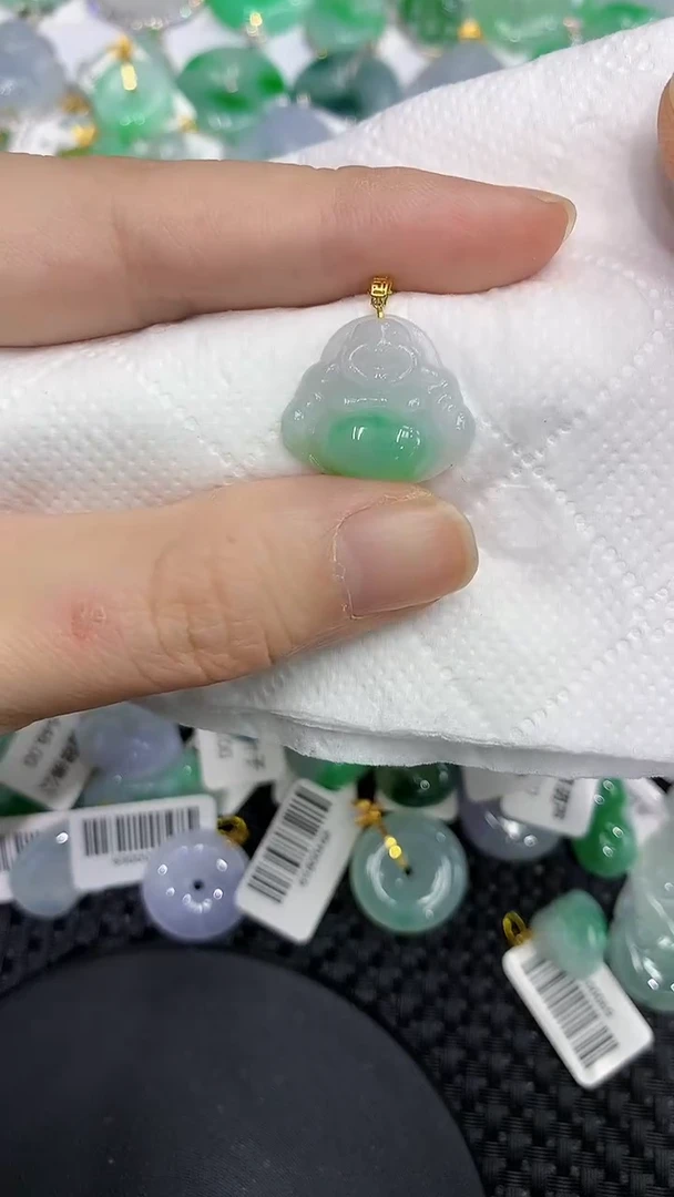 颈饰18K金镶嵌翡翠1111111111111