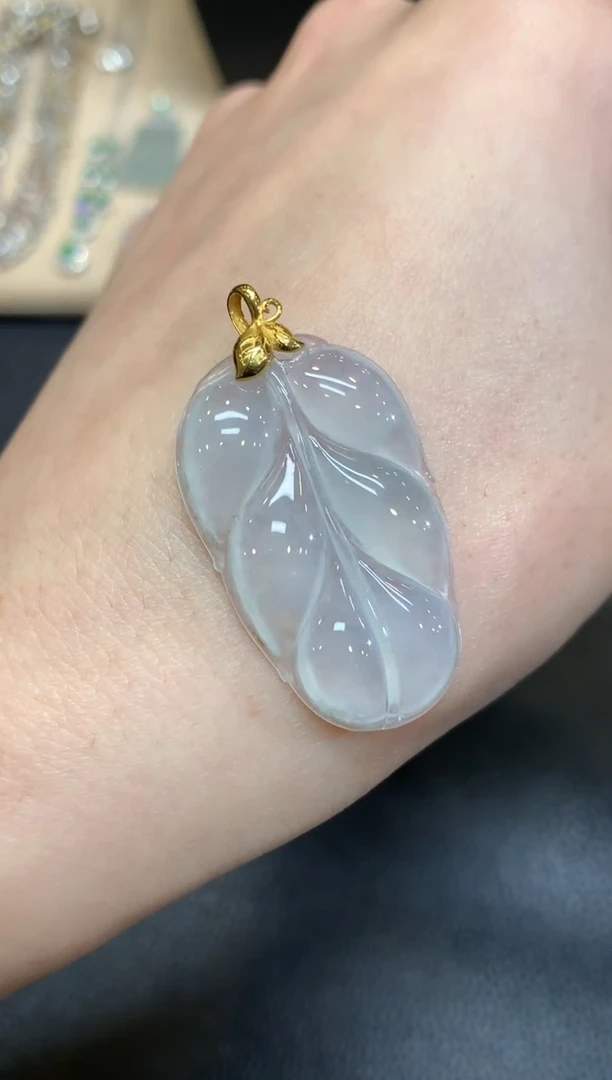 【闪购商品】翡翠颈饰18K金镶嵌叶子【无服务费】