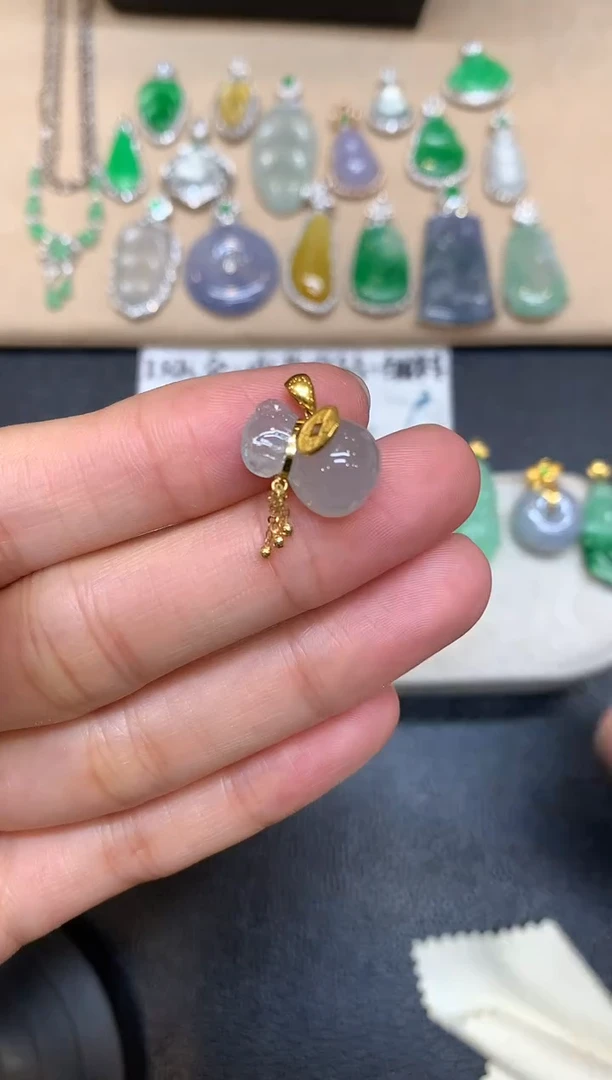 颈饰18K金镶嵌翡翠钱袋【无服务费