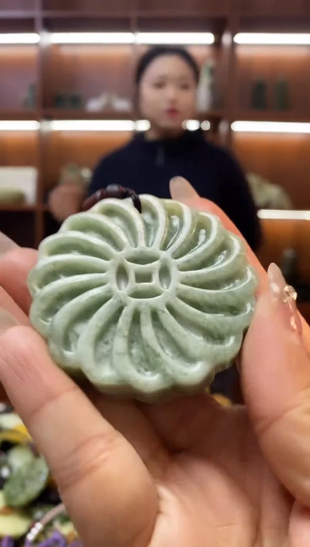 未镶嵌蛇纹石玉吊坠