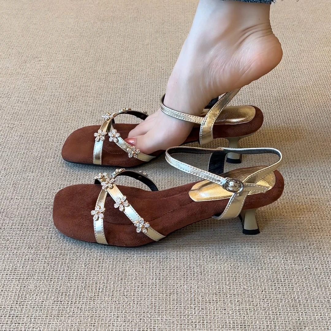 RubyL/5cm夏季新款法式时尚舒适踩屎感百搭粗跟水钻拼色露趾凉鞋