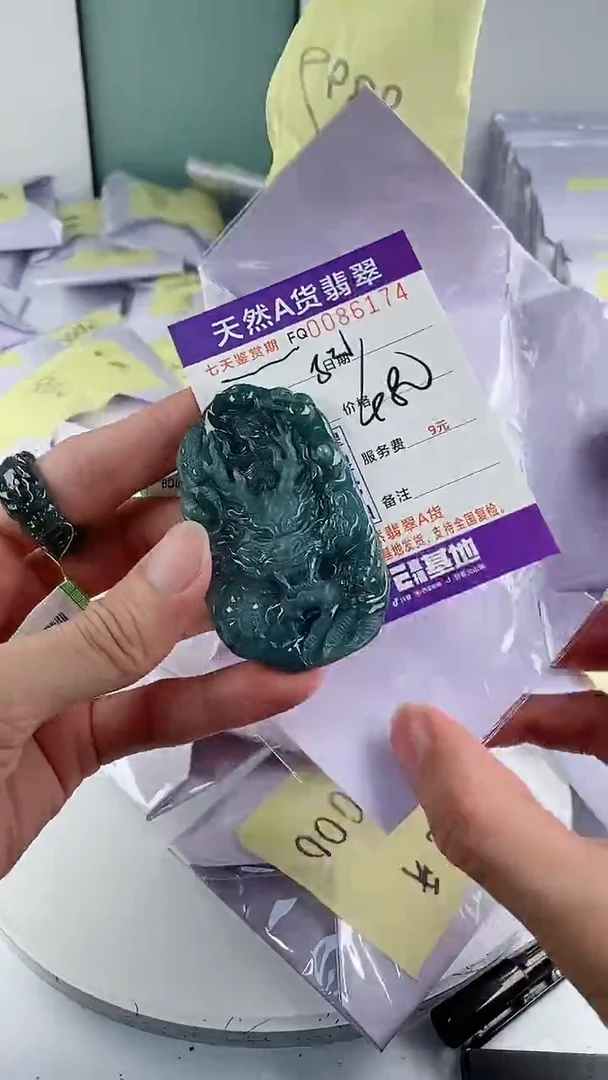 翡翠未镶嵌颈饰