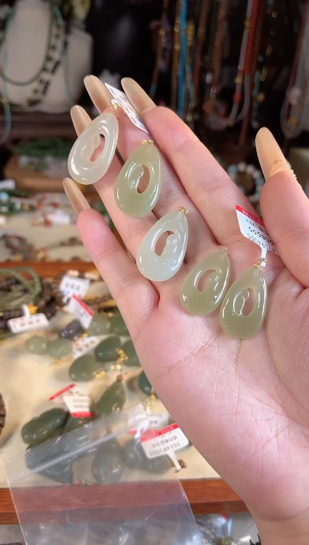 【闪购商品】和田玉吊坠(不含链)18K金镶嵌多样性发货其一