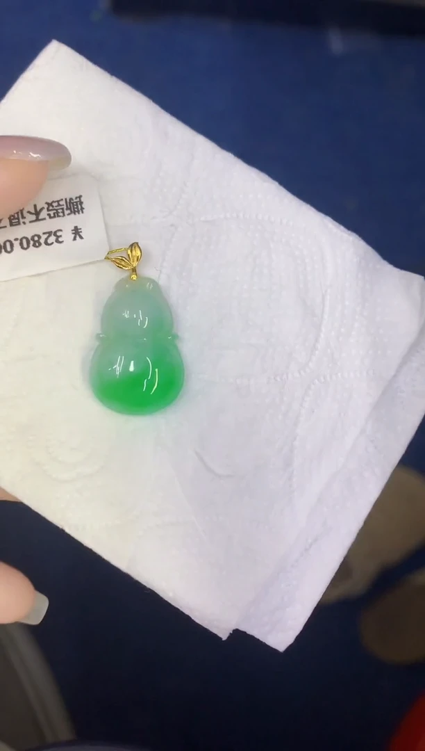 颈饰18K金镶嵌翡翠缅甸天然翡翠A货