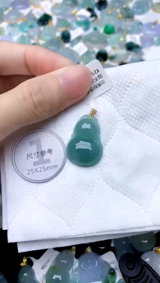颈饰18K金镶嵌翡翠天然A货翡翠