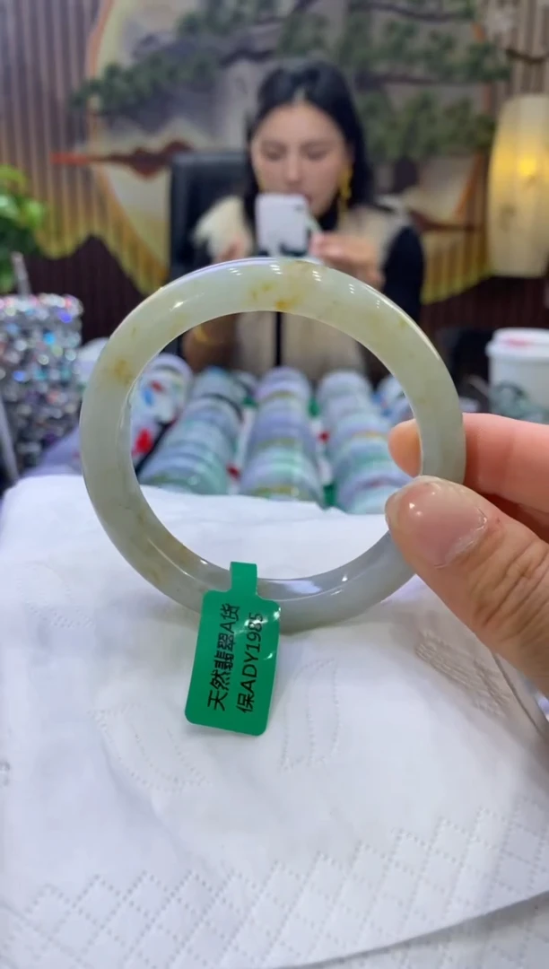 【闪购商品】翡翠手镯未镶嵌多人09302