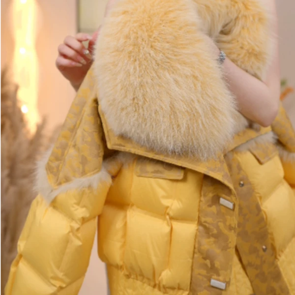 刘七七专柜- 2025新款时尚保暖大毛领羽绒服W55Q40533