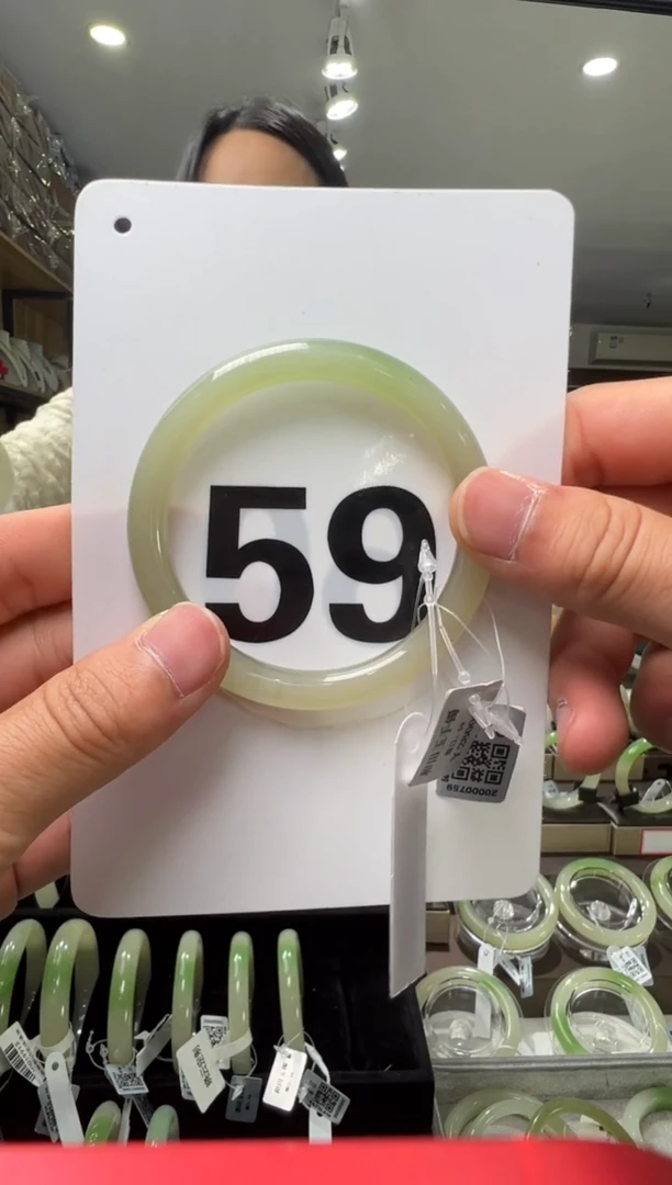 【闪购商品】和田玉手镯未镶嵌59圈口冰翠青手镯