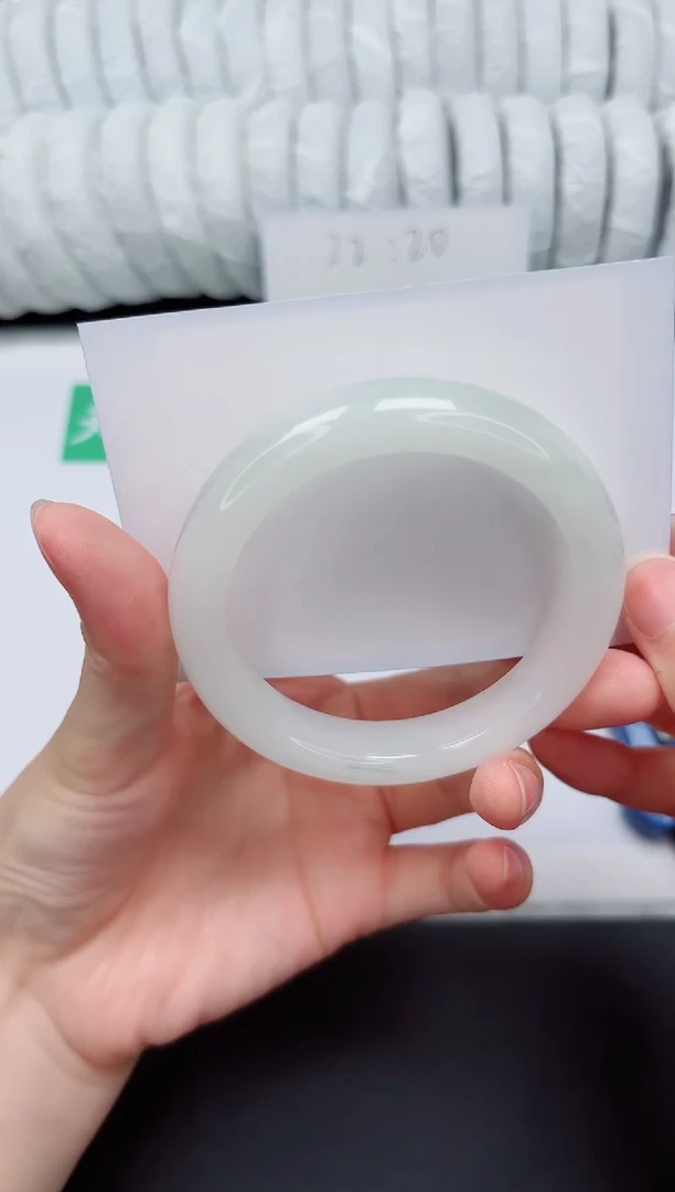 未镶嵌手镯石英质玉33-56.7BYG