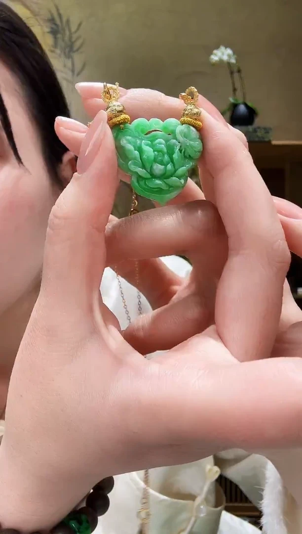 颈饰未镶嵌翡翠吊坠