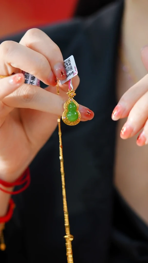 颈饰未镶嵌和田玉苹果绿葫芦HNZ12270