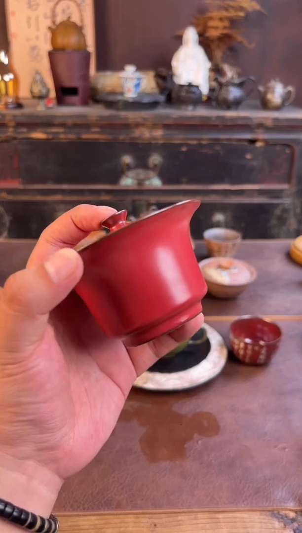 瓷片红色马蹄盖碗