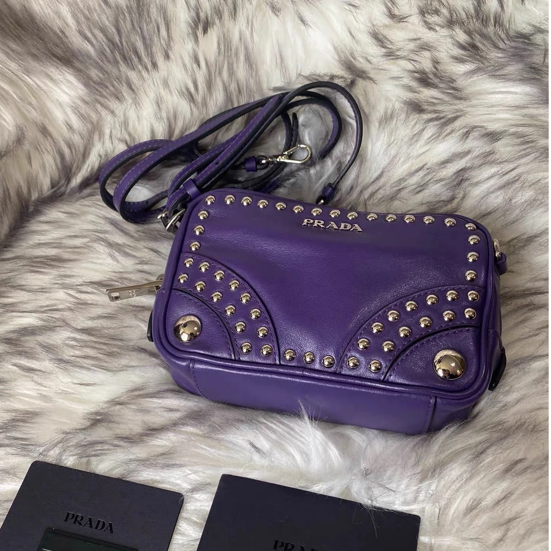 95新 Prada/普拉达 7姐北京专场/紫色铆钉款斜挎包
