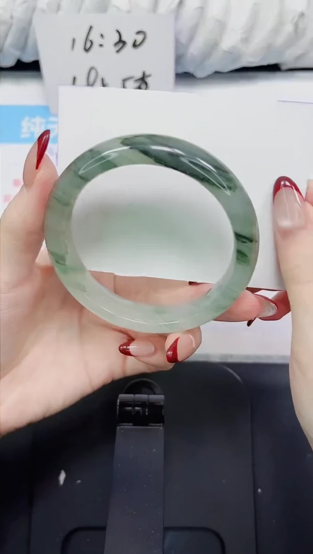 【闪购商品】石英质玉手镯未镶嵌290