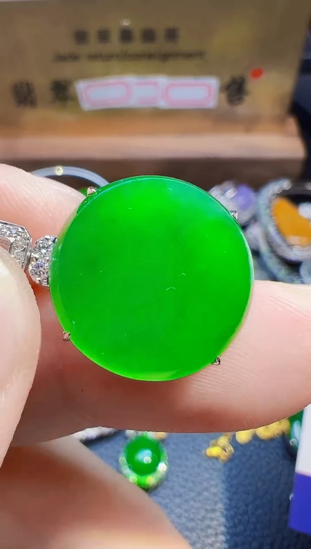 翡翠18K金镶嵌颈饰胖*森翡翠