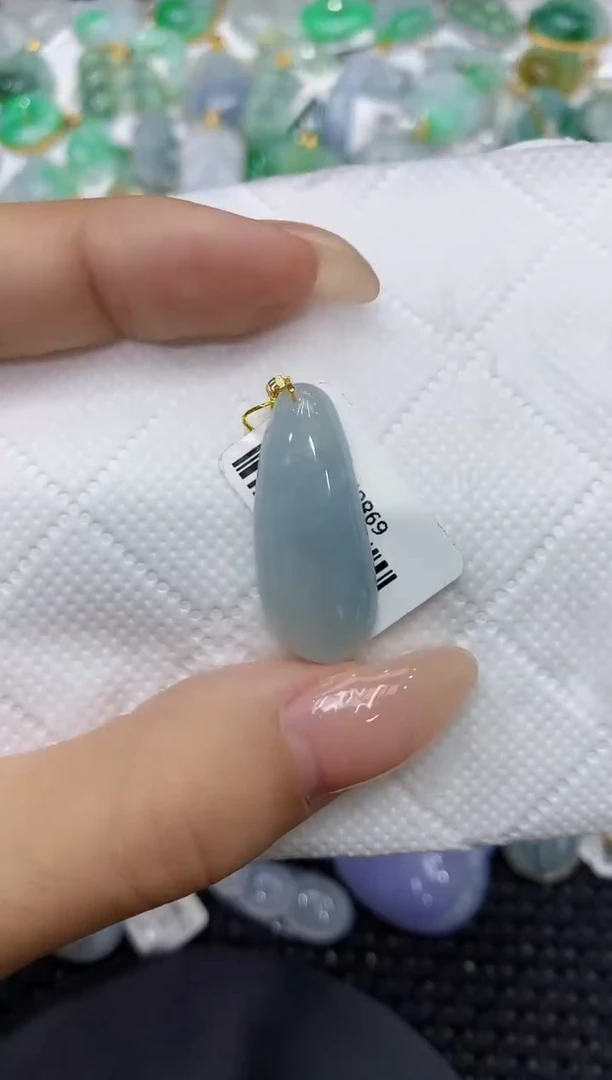 颈饰18K金镶嵌翡翠111111111111