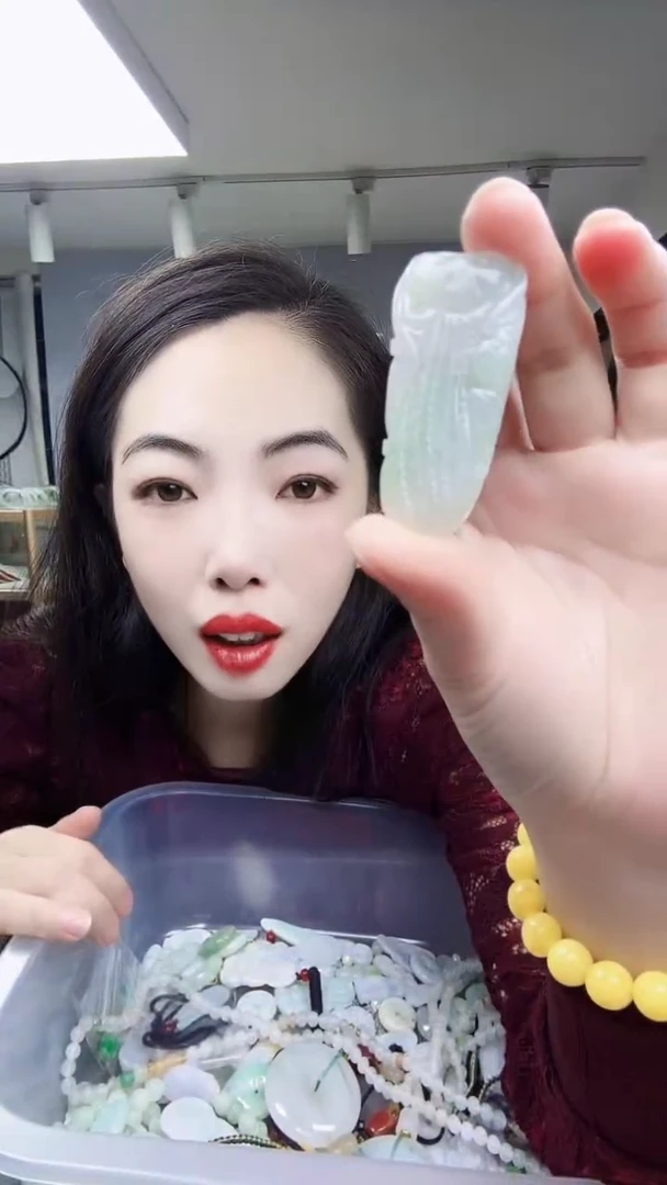 颈饰未镶嵌翡翠缅甸翡翠A货吊坠