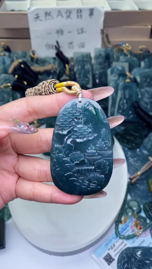颈饰未镶嵌翡翠