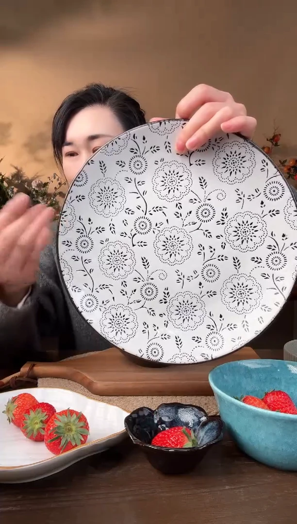 【闪购商品】瓷片10.5英寸手绘花大盘微瑕