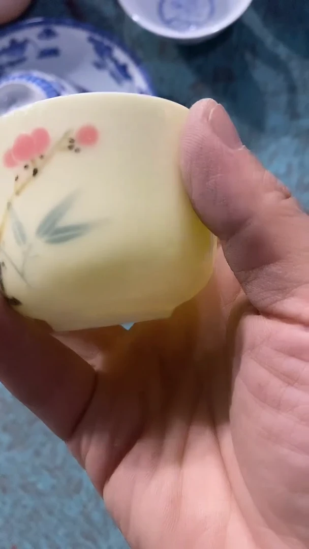 摆件陶黄色翠竹红梅圆杯