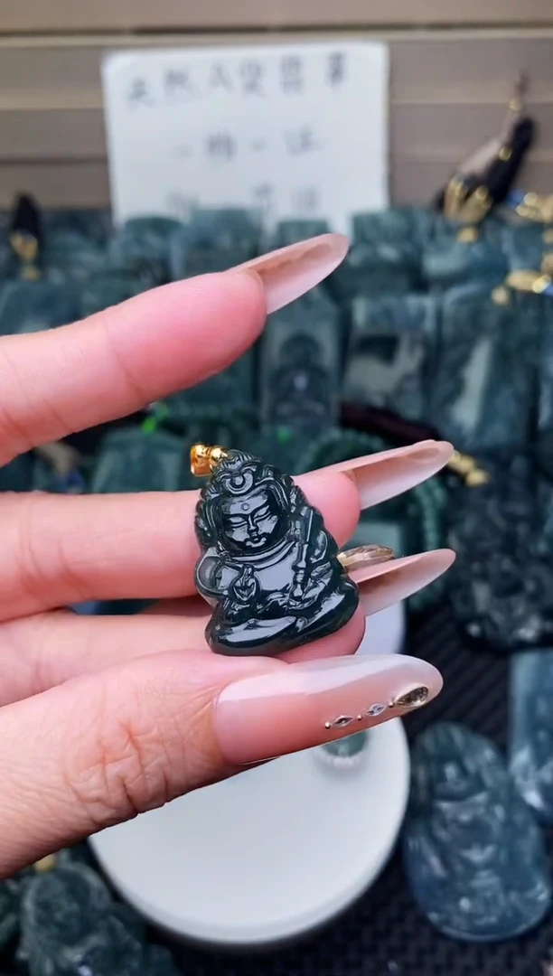颈饰未镶嵌翡翠