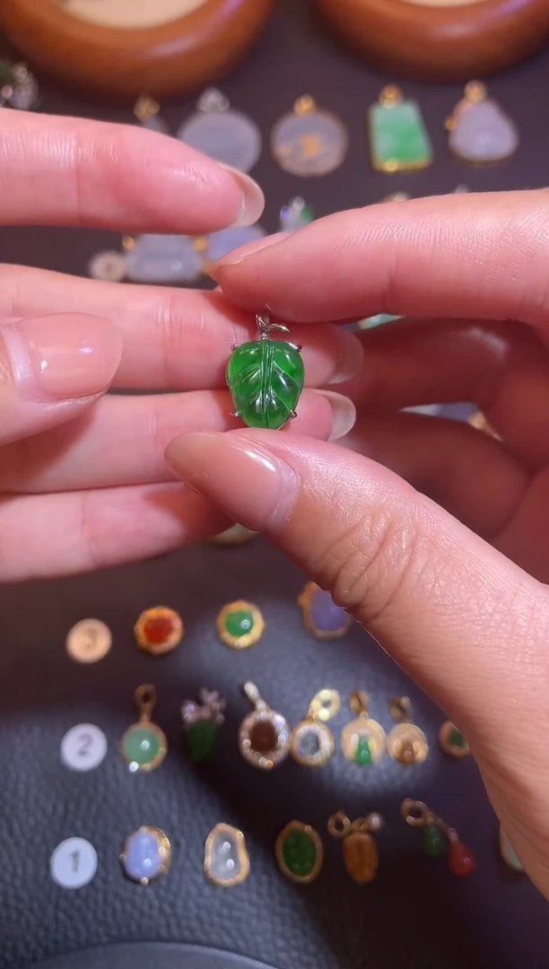 颈饰银S925镶嵌翡翠a货翡翠