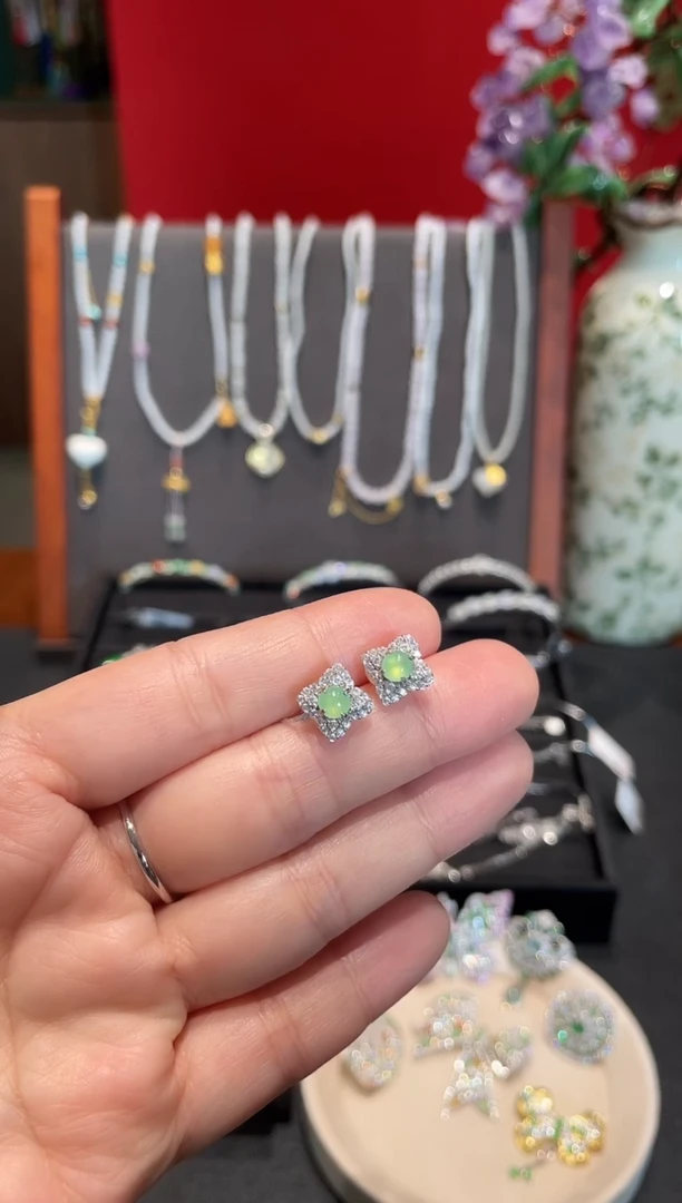 颈饰银S925镶嵌翡翠耳钉