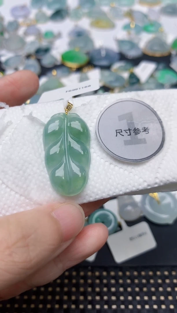 颈饰18K金镶嵌翡翠天然缅甸A货翡翠