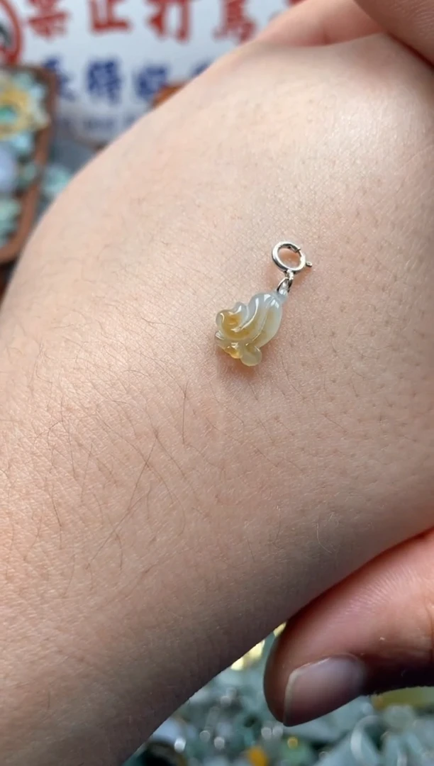 【闪购商品】翡翠颈饰未镶嵌哥哥