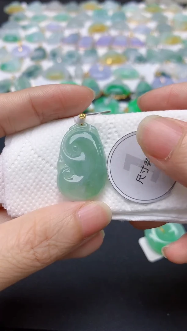 翡翠18K金镶嵌颈饰天然缅甸A货翡翠